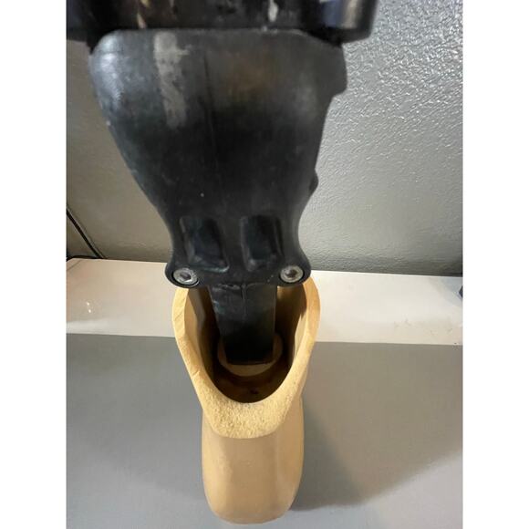 Ottobock Titan 4R52=5 Right Prosthetic Leg - Picture 5 of 11